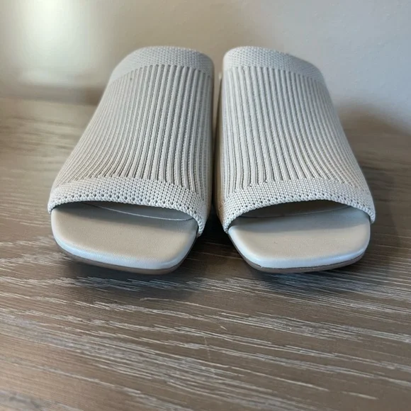 New, Everlane The Glove Mule in Bone ReKnit. - Picture 4 of 8